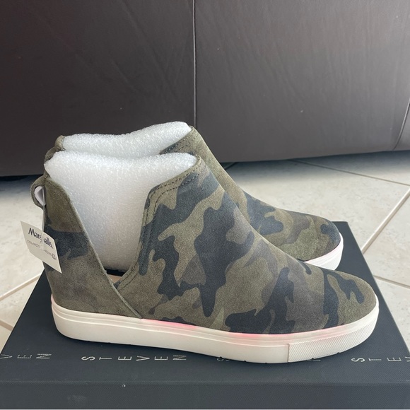 Steve Madden Canares Cut-Out Booties - Picture 4 of 10